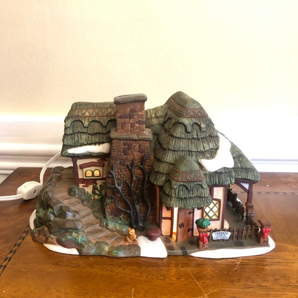 Dept. 56 Heritage Village Collection "Crooked Fence Cottage" Porcelain House - Picture 1 of 7